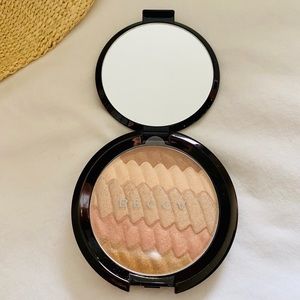 ✨ Becca Gradient Glow Shimmering Skin- Never Used